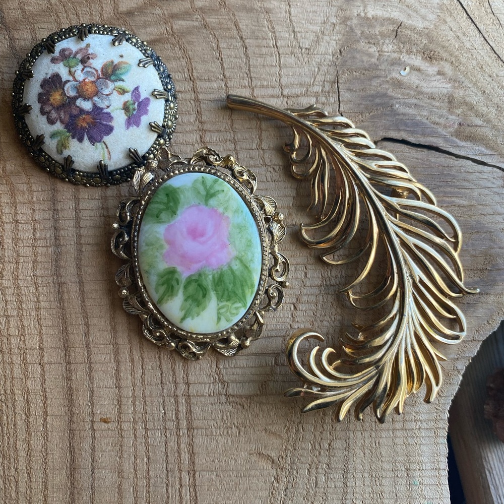Vintage Gold Floral Brooch Set - Picture 1 of 8